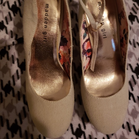 Steve Madden wedges - Madden Girl wedges - Picture 3 of 4